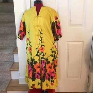 Lauhala vintage Hawaiian lounge/Mumu with frog buttons styled made in Hawaii